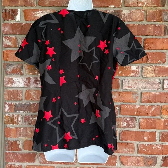 Wonder Woman Graphic V-Neck scrub Top size medium - Picture 4 of 6